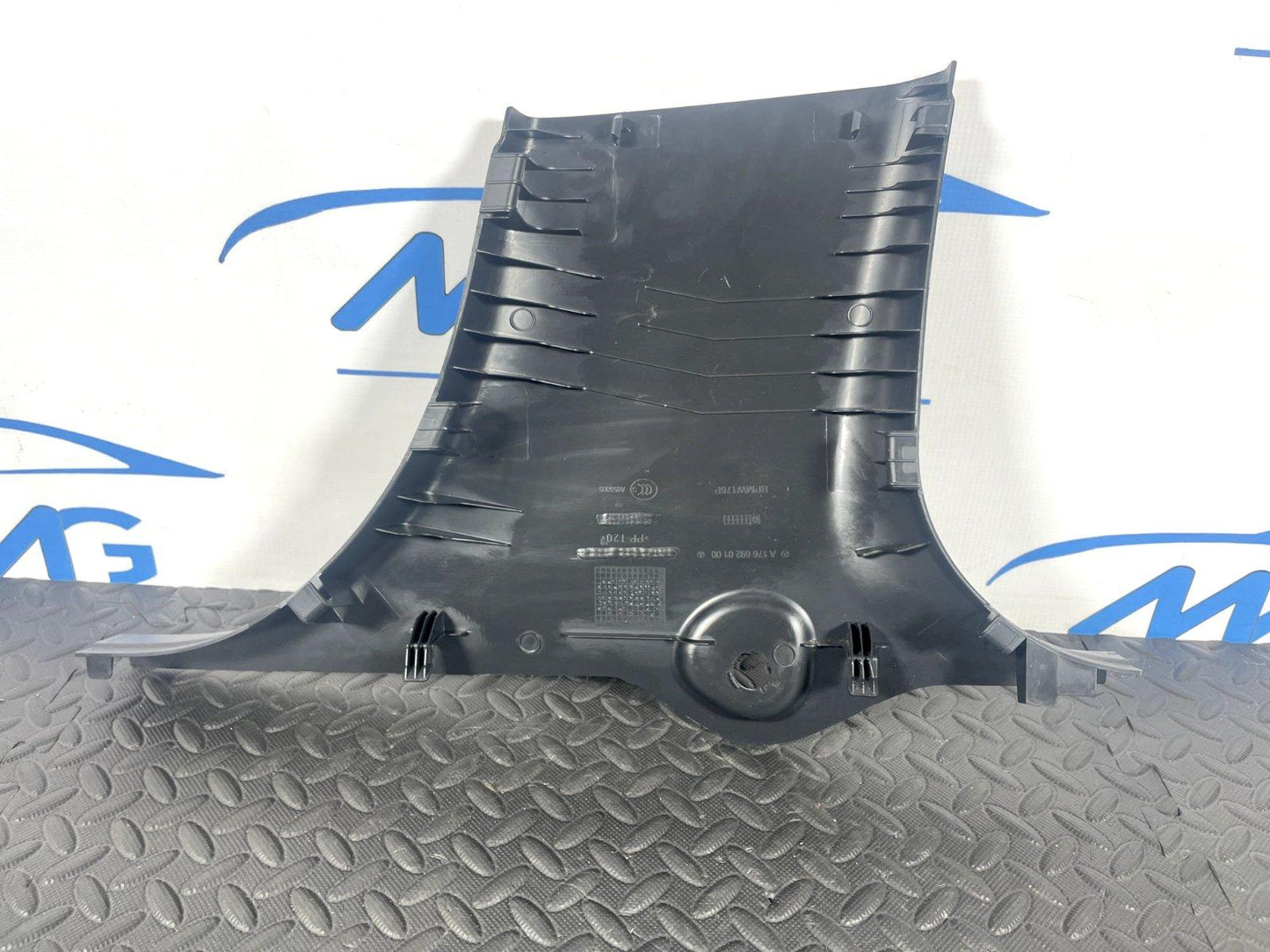 12-18 MERCEDES A CLASS W176 PASSENGER SIDE LOWER B-PILLAR COVER TRIM A1766920100