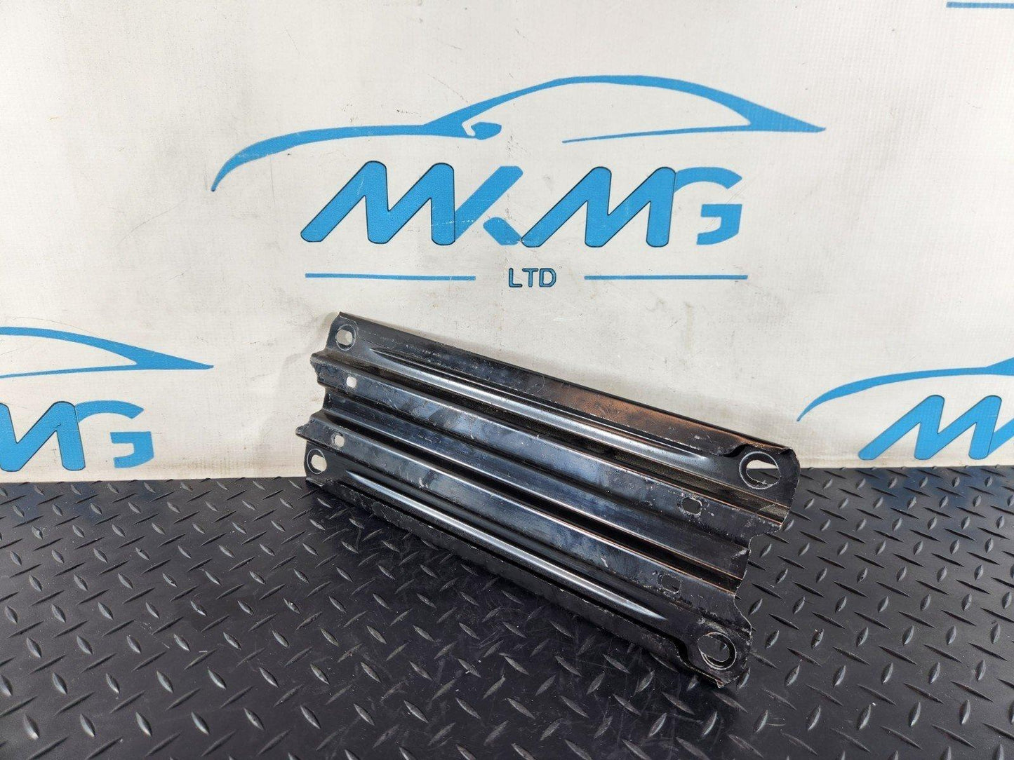 19-ON MERCEDES BENZ B CLASS W247 UNDERBODY PANEL MOUNT BRACKET A1776161900