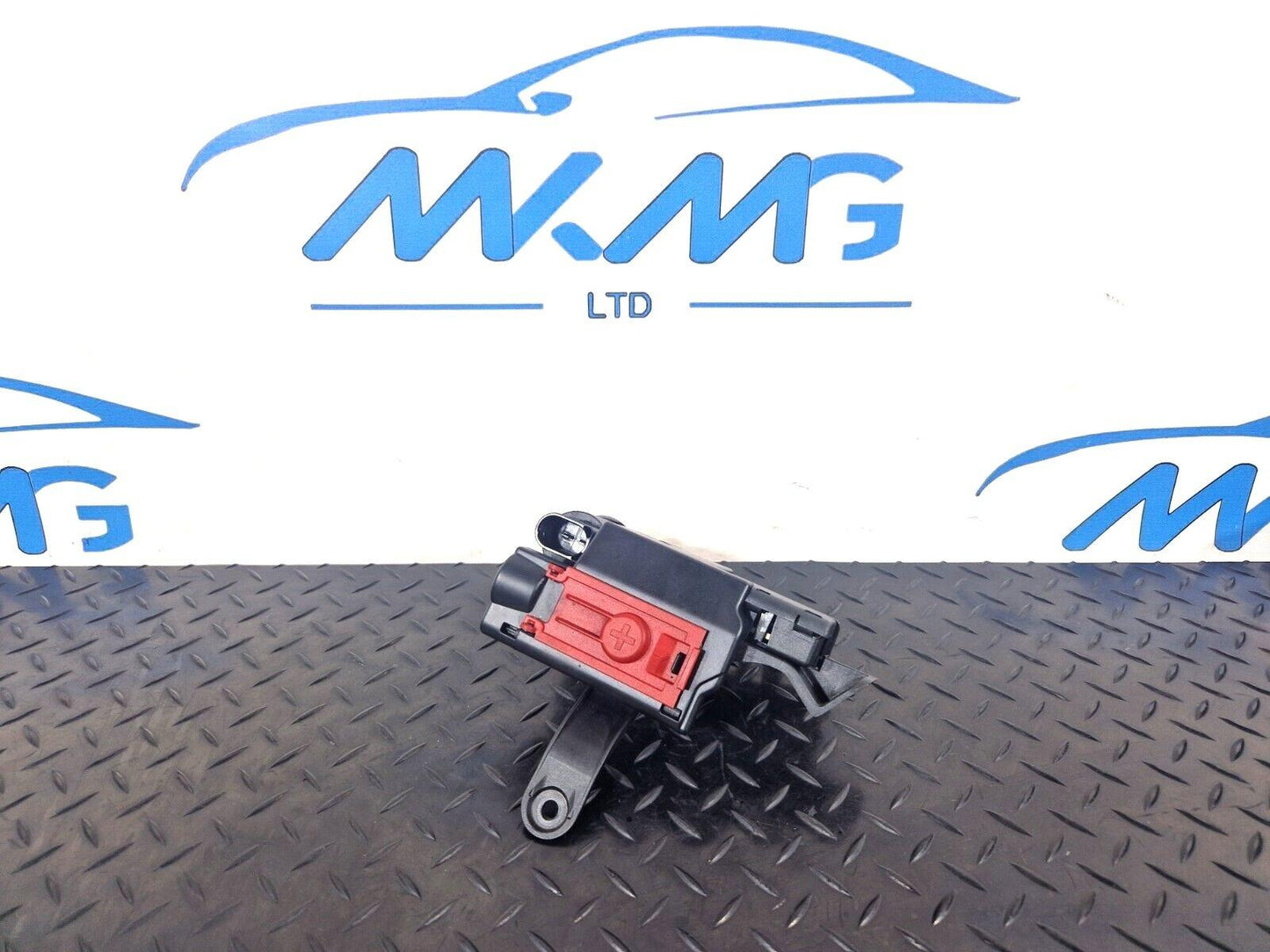 16-19 AUDI A4 B9 POSITIVE BATTERY POWER DISTRIBUTION BOX CONNECTOR 8W0941823