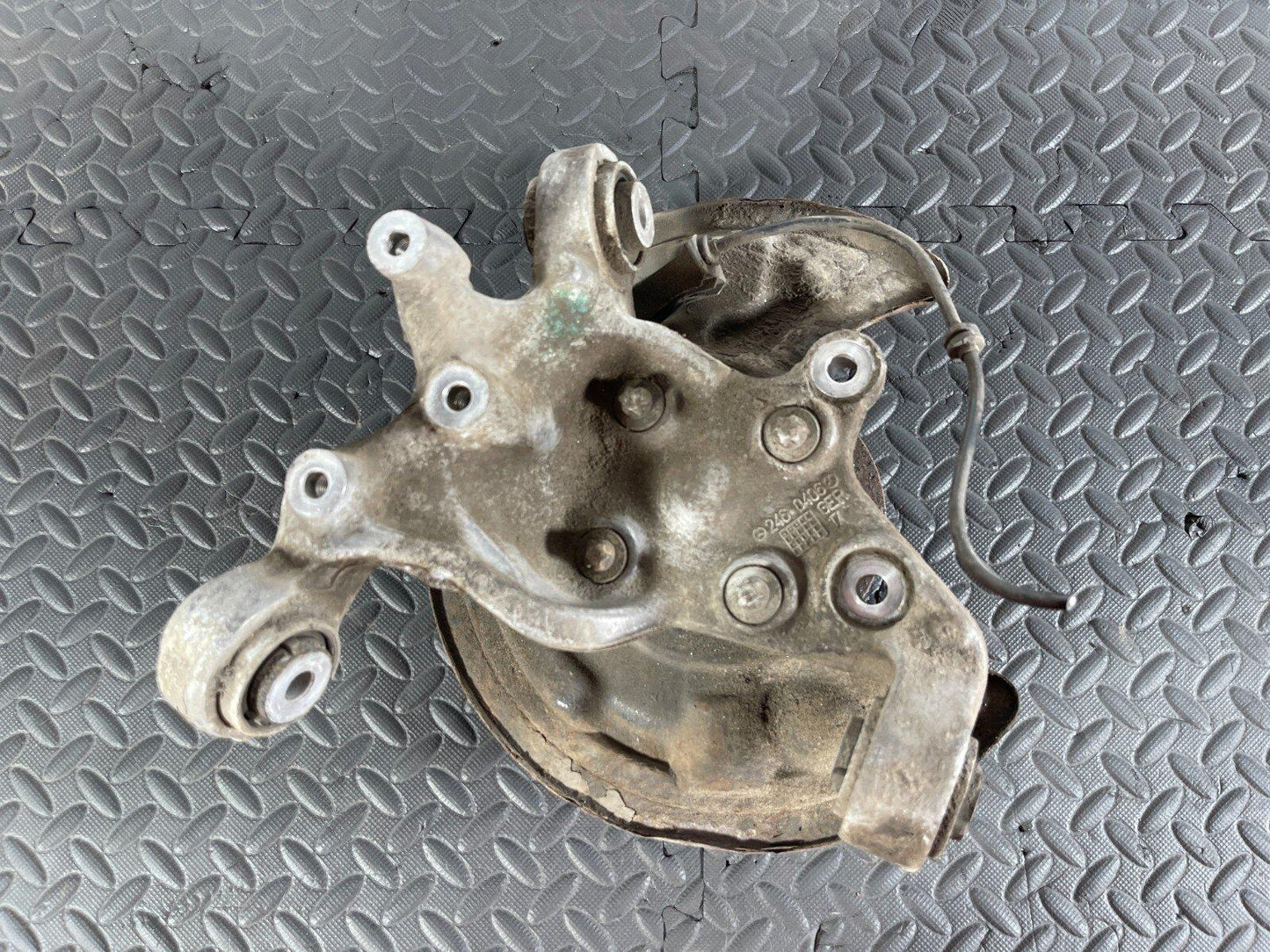 12-18 MERCEDES A B CLA W176 W246 C117 REAR RIGHT DRIVER SIDE WHEEL HUB 2460406