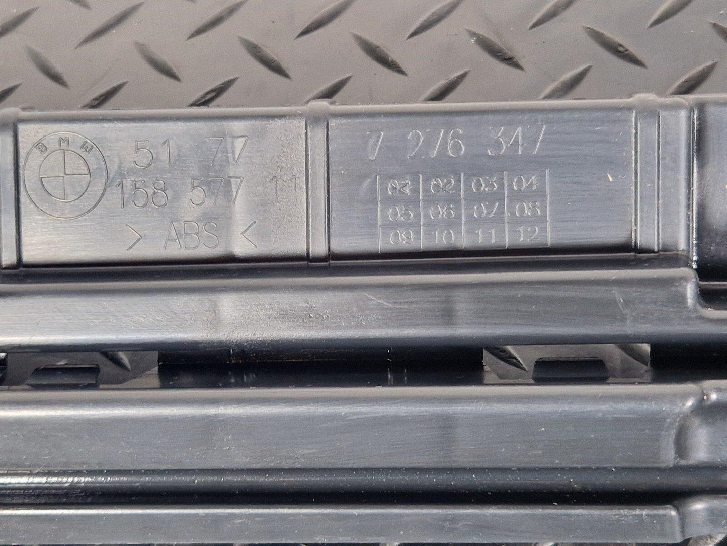 11-18 BMW 6 SERIES F06 SIDESKIRT BRACKET FRONT LEFT PASSENGER SIDE 7276347