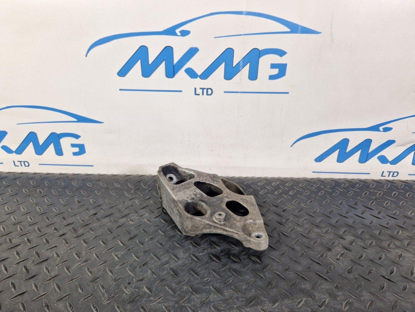 BMW 1 2 3 4 SERIES F20 F22 F30 F32 F36 ENGINE SUPPORT MOUNT BRACKET LEFT 6859415