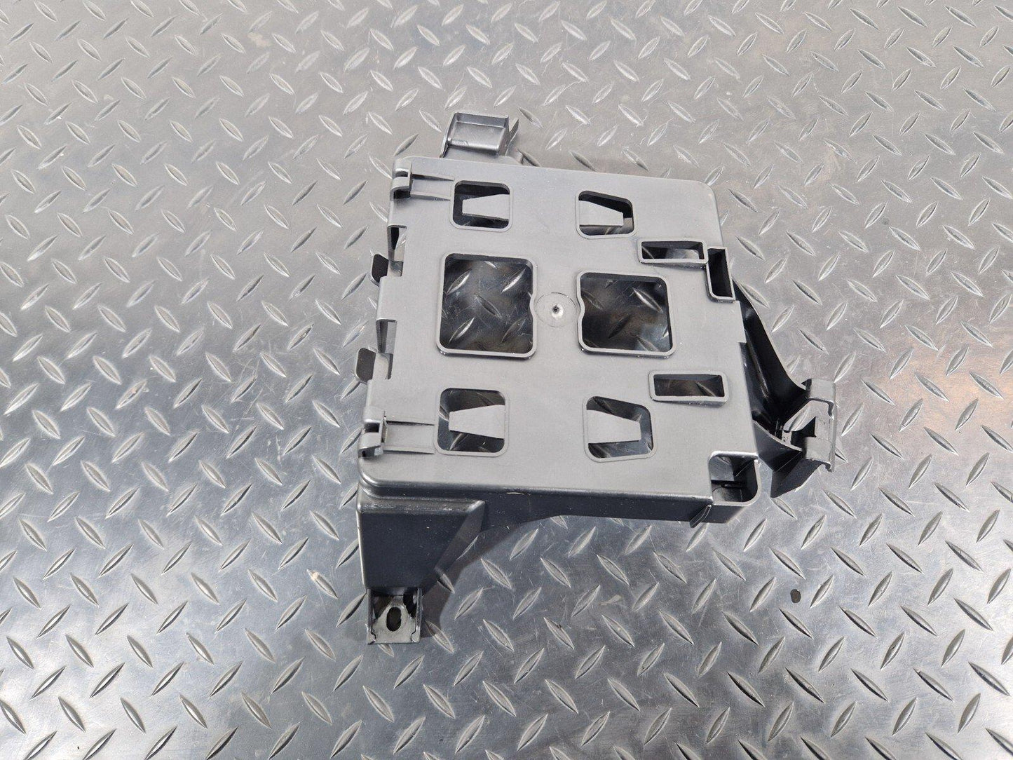 16-19 AUDI A4 AVANT B9 S-LINE COMFORT CONTROL MODULE BRACKET HOLDER 8W0907368