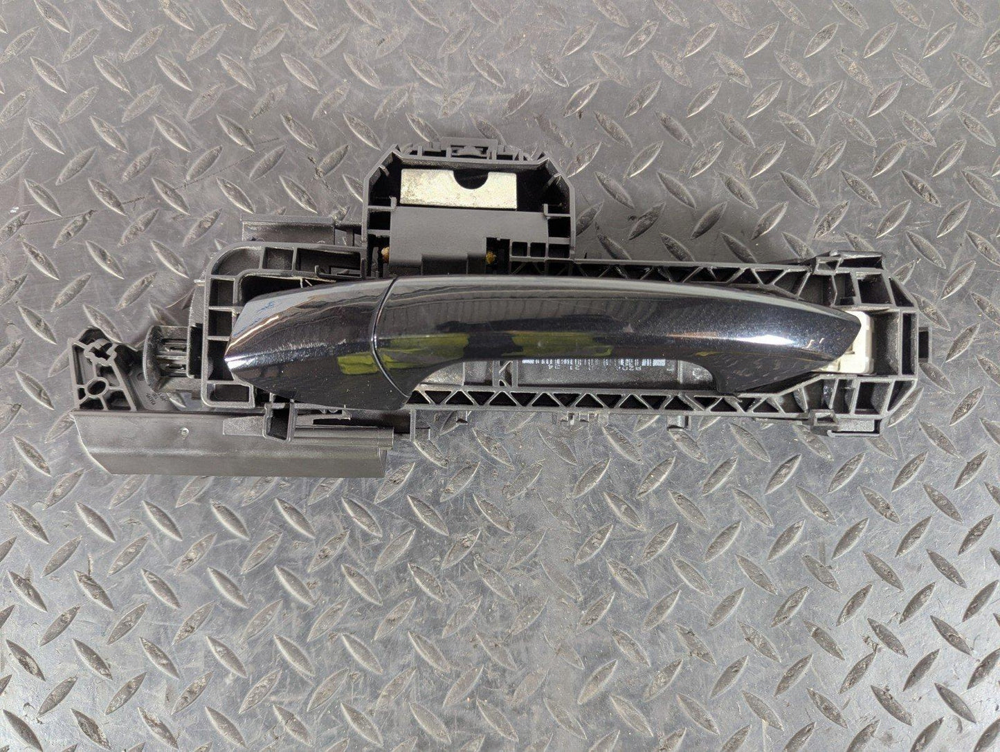 13-19 MERCEDES BENZ CLA C117 FRONT LEFT PASSENGER SIDE DOOR HANDLE A2047602134