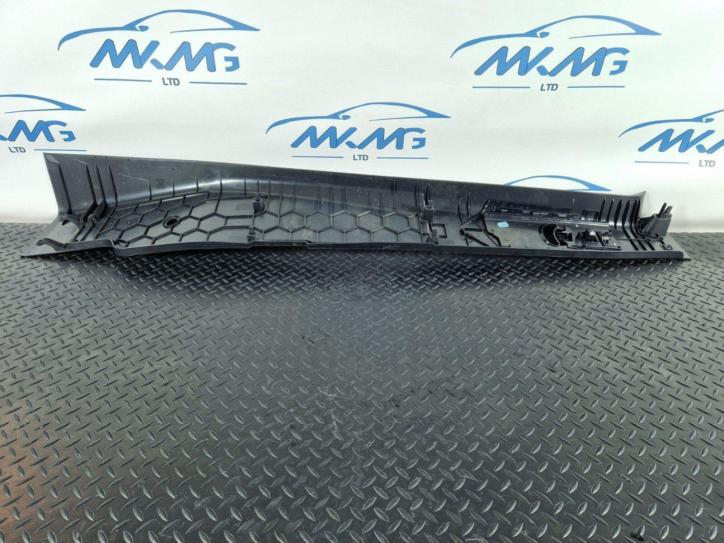 18-ON MERCEDES BENZ SPRINTER W907 LEFT SIDE B PILLAR TRIM COVER A9076903200