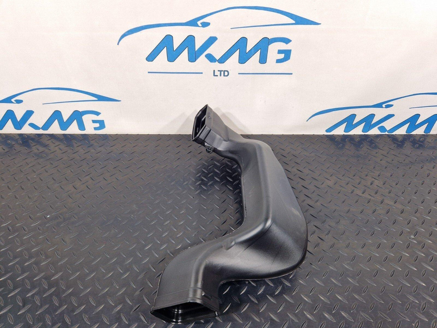 16-23 AUDI A5 F5 SPORTBACK S-LINE AIR GUIDE 8W2819655