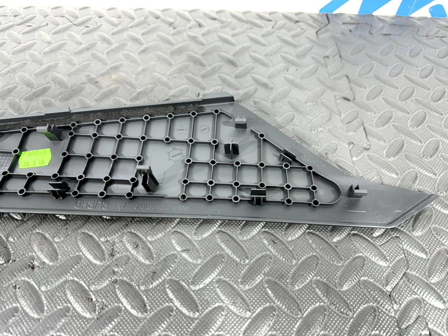 16-19 AUDI A4 B9 AVANT GENUINE LEFT PASSENGER SIDE CENTRE CONSOLE TRIM 8W2863305