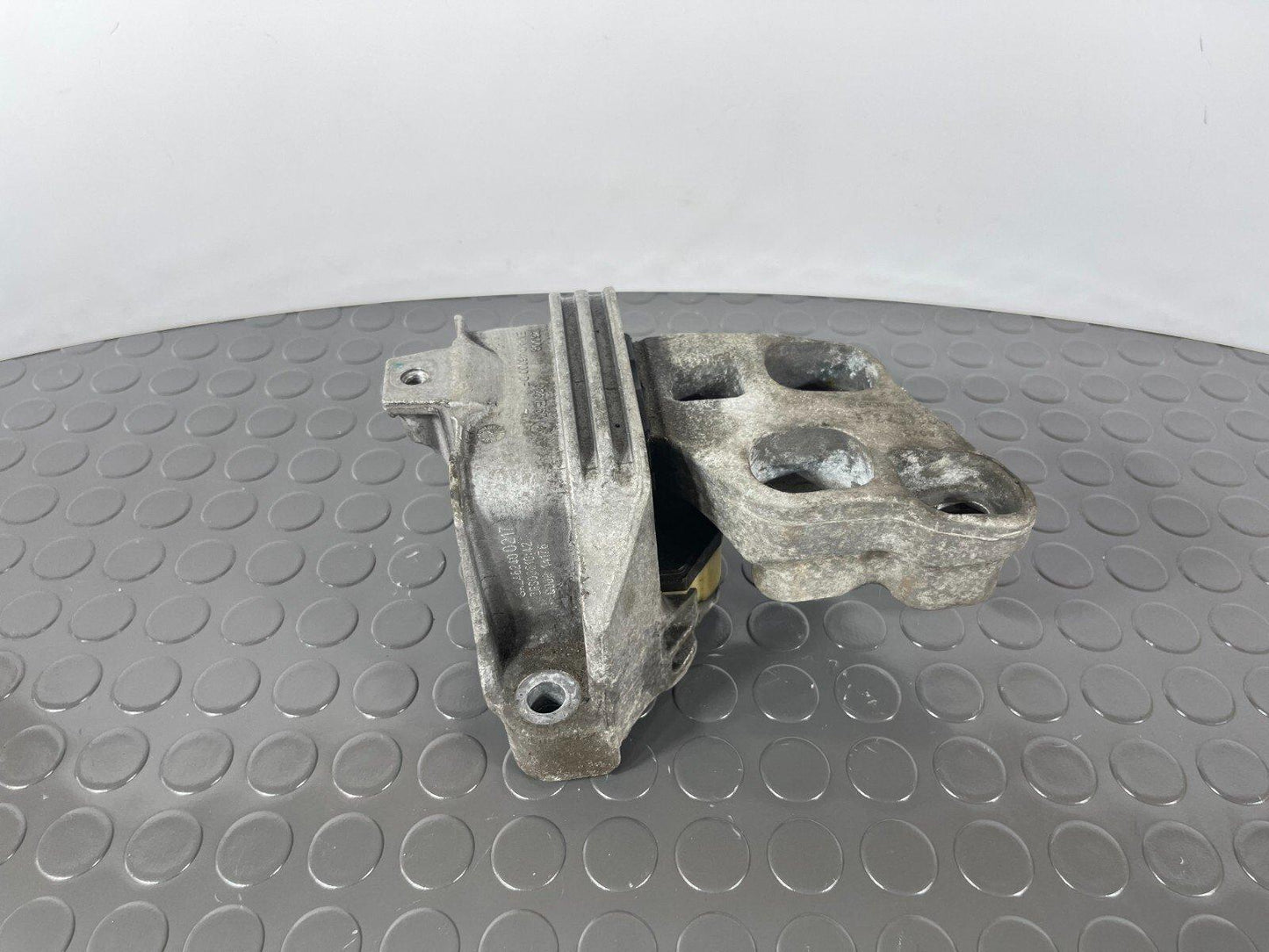 12-18 MERCEDES A B-CLASS W176 W246 LEFT ENGINE MOUNT A2462400217