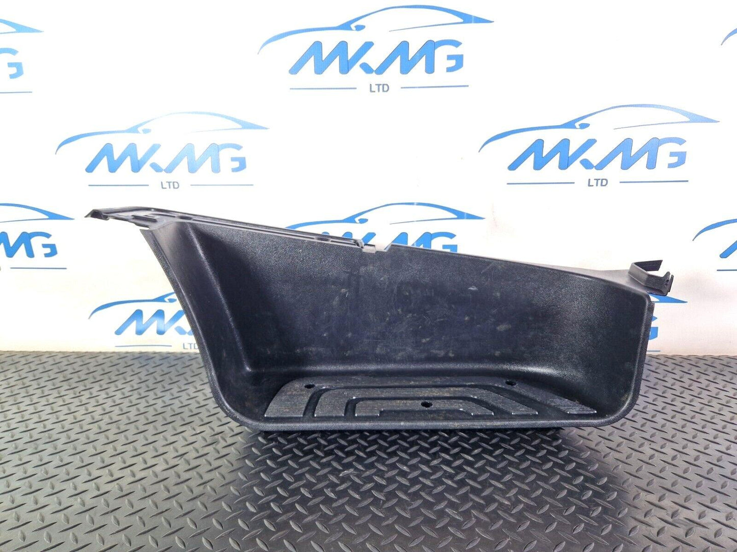 18-ON MERCEDES BENZ SPRINTER W907 W910 SIDE STEP TRIM LEFT SIDE A9106860100