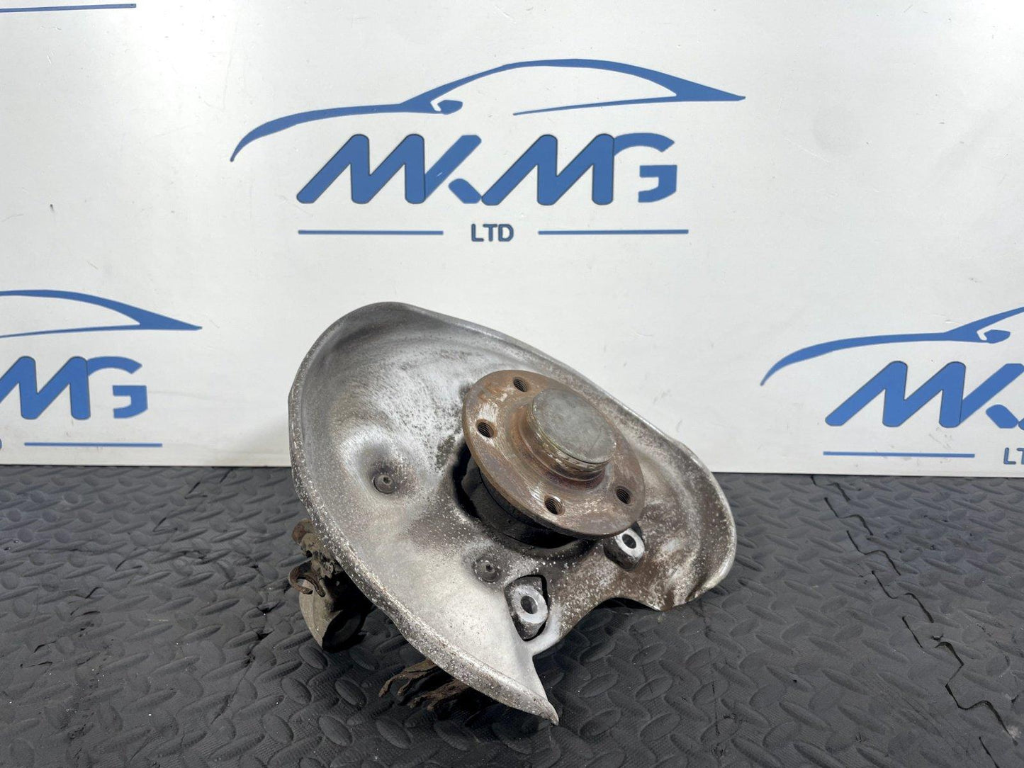 16-19 AUDI A4 B9 S-LINE GENUINE REAR LEFT N/S WHEEL HUB & BEARING 8W0505459 E