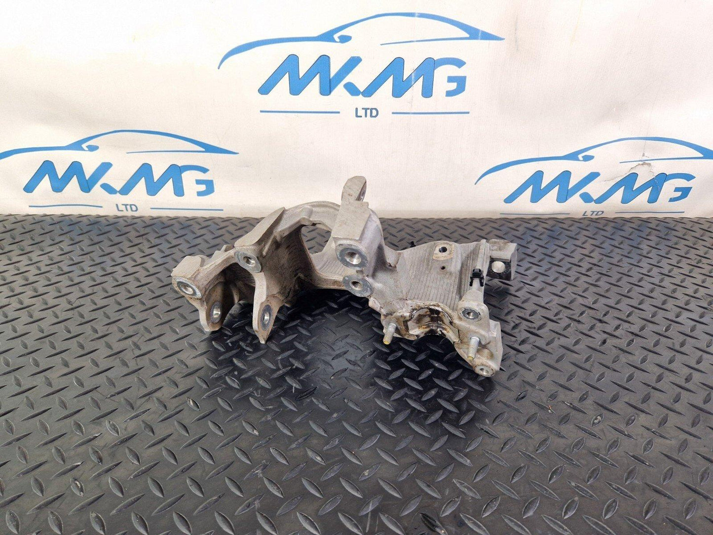 16-19 AUDI A4 B9 GENUINE FRONT LEFT SIDE N/S SUBFRAME BRACKET MOUNT 8W0399295E