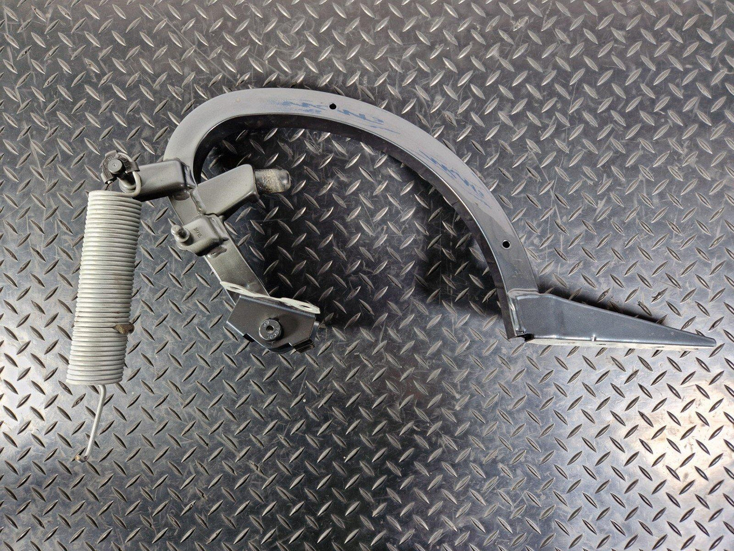 16-19 AUDI A4 B9 REAR RIGHT O/S BOOT HINGE IN GREY LX7L 8W5827306A