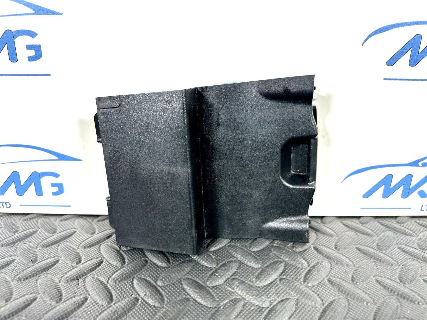 12-18 MERCEDES A-CLASS W176 GENUINE CENTRE CONSOLE TRIM COVER A2468230000