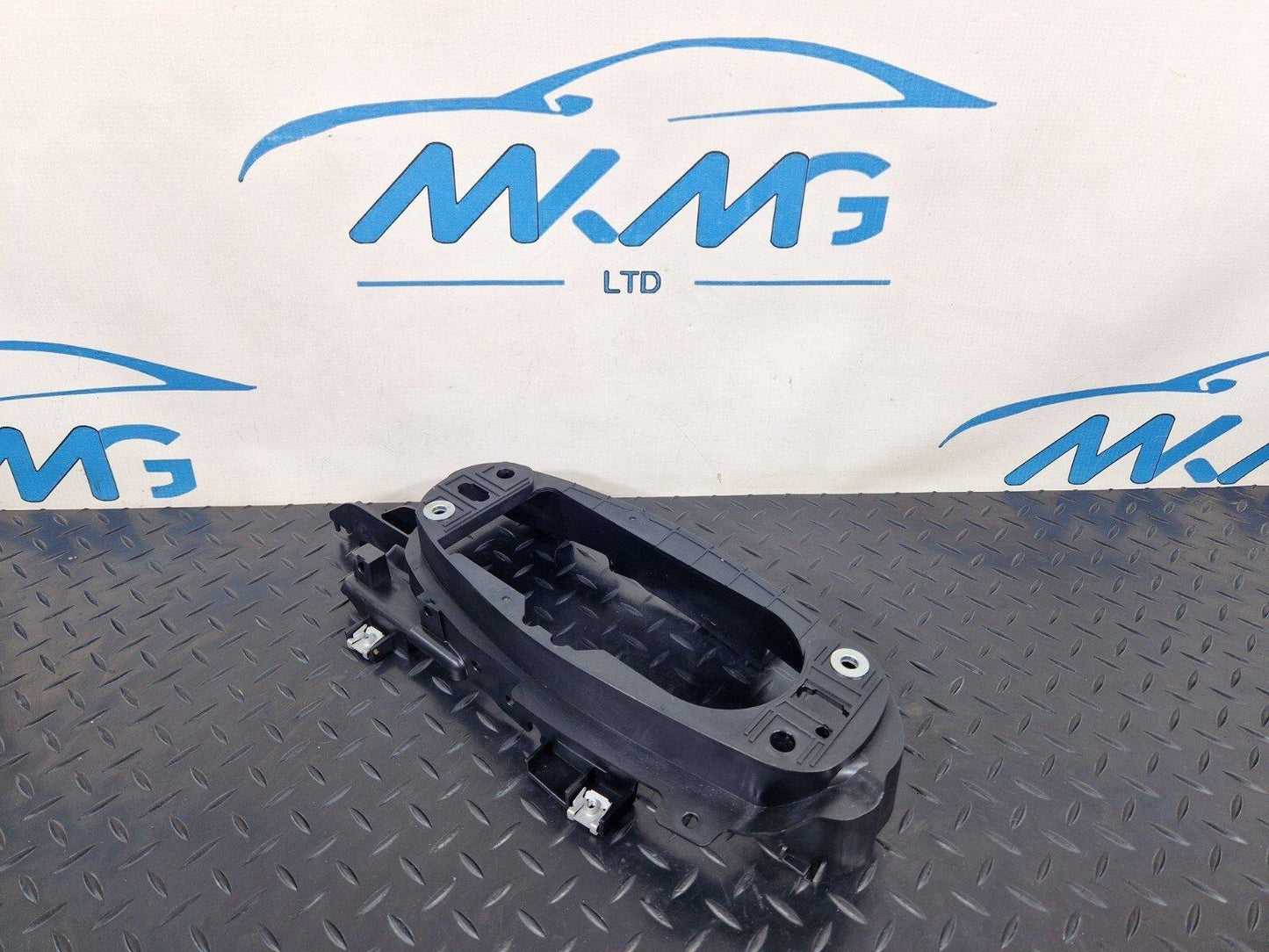 16-19 AUDI A4 B9 S-LINE GENUINE GEARSTICK MOUNTING PLATE BRACKET 8W0863531