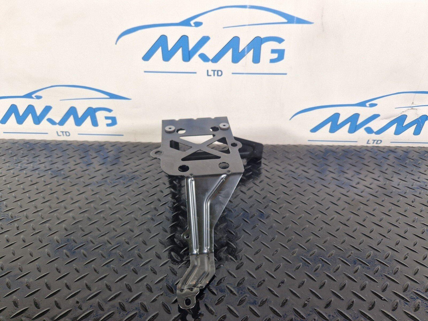 19-ON MERCEDES BENZ CLA C118 GENUINE HEATER MATRIX BRACKET HOLDER A2475010300