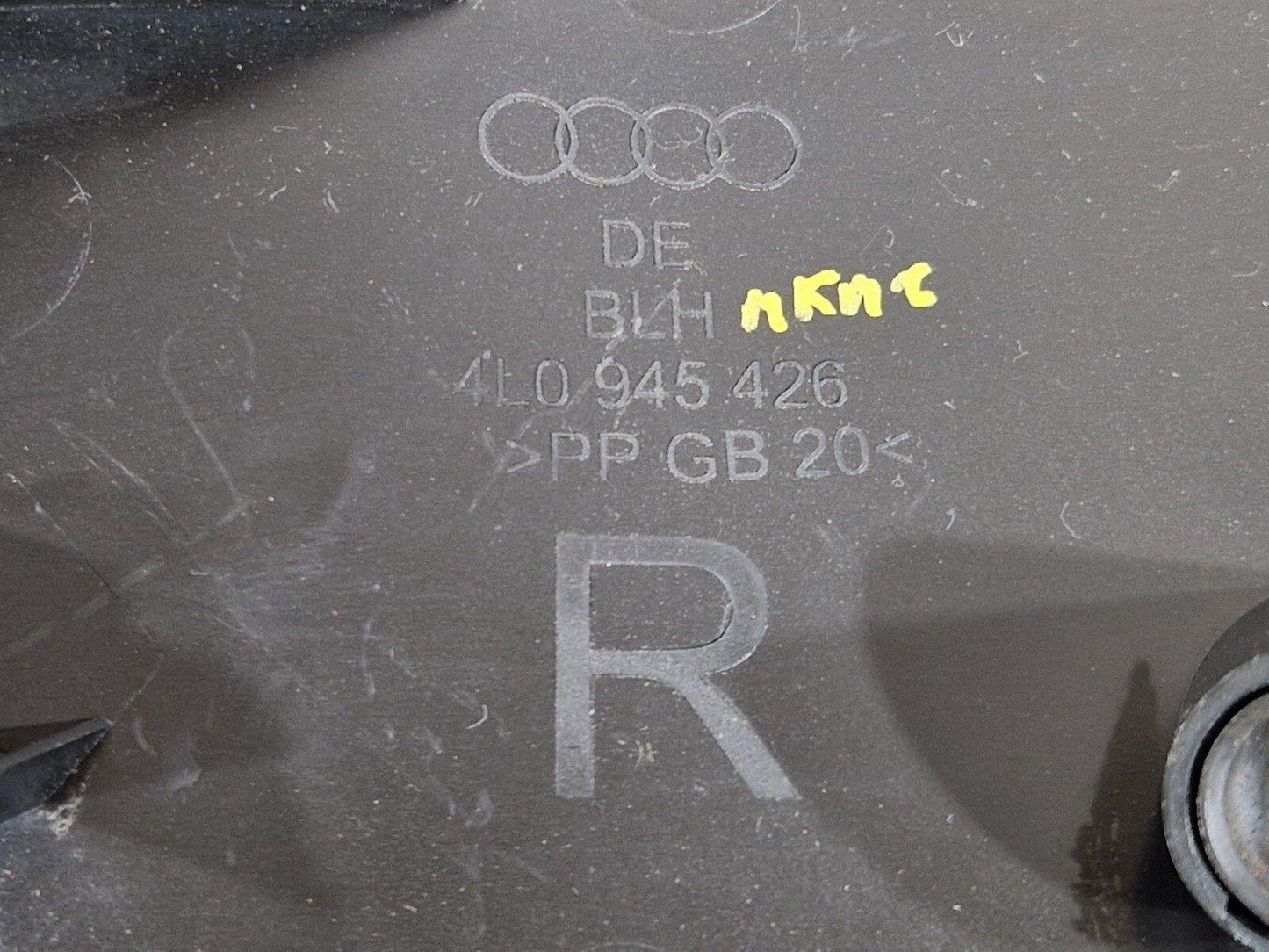 10-15 AUDI Q7 4L GENUINE OEM REAR RIGHT O/S TAIL LIGHT LAMP COVER CAP 4L0945426