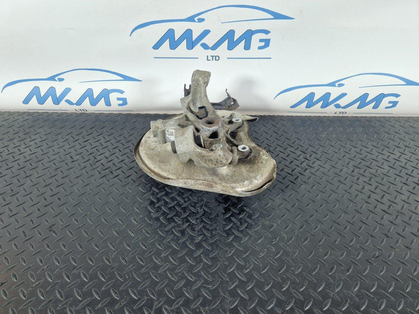 16-19 AUDI A4 B9 GENUINE REAR LEFT WHEEL HUB & BEARING 8W0505431P