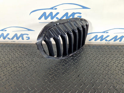 20-24 BMW 1 SERIES F40 FRONT BUMPER RIGHT SIDE KIDNEY GRILL 7450957 (DAMAGED)
