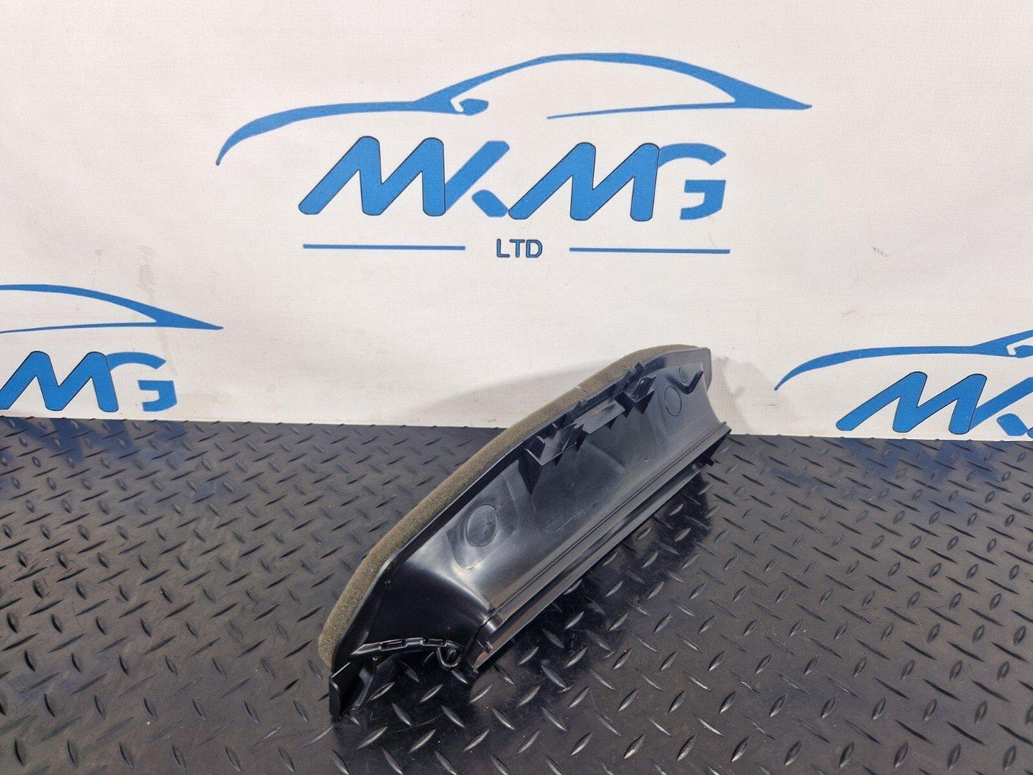 16-19 AUDI A4 B9 GENUINE DASHBOARD AIR VENT TRIM 8W2858431