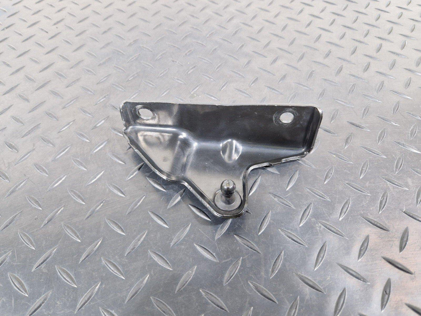 14-23 MERCEDES BENZ VITO W447 OEM REAR RIGHT O/S TAILGATE STRUT BRACKET HOLDER