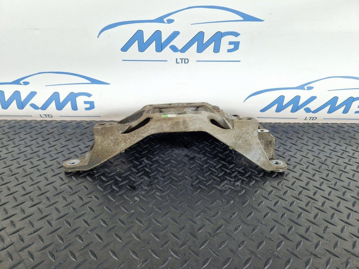16-19 AUDI A4 B9 GENUINE OEM GEARBOX TRANSMISSION MOUNT BRACKET 8W0399262AE