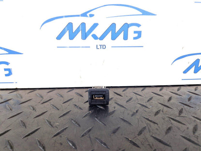 18-ON MERCEDES BENZ A CLASS W177 GENUINE USB PORT SOCKET CONNECTOR A2188200187