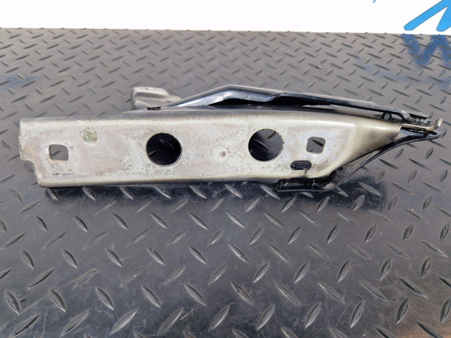 12-18 AUDI A6 C7 FRONT HOOD BONNET DRIVER RIGHT SIDE HINGE 4G8823302E