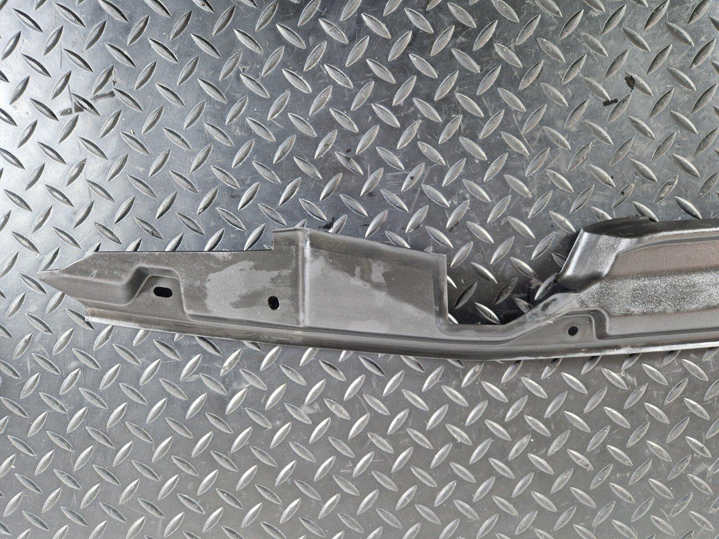 20-24 BMW 1 SERIES F40SEALING SEAL SIDE PANEL TOP LEFT N/S HOOD 7450919