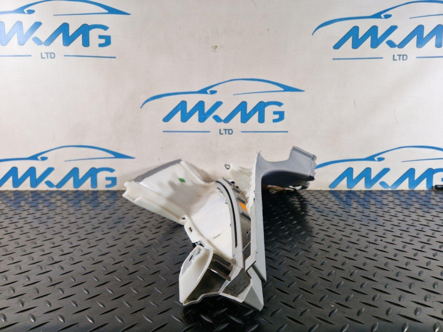 16-19 AUDI A4 B9 ESTATE GENUINE REAR LEFT SIDE D PILLAR GREY TRIM 8W9867245D