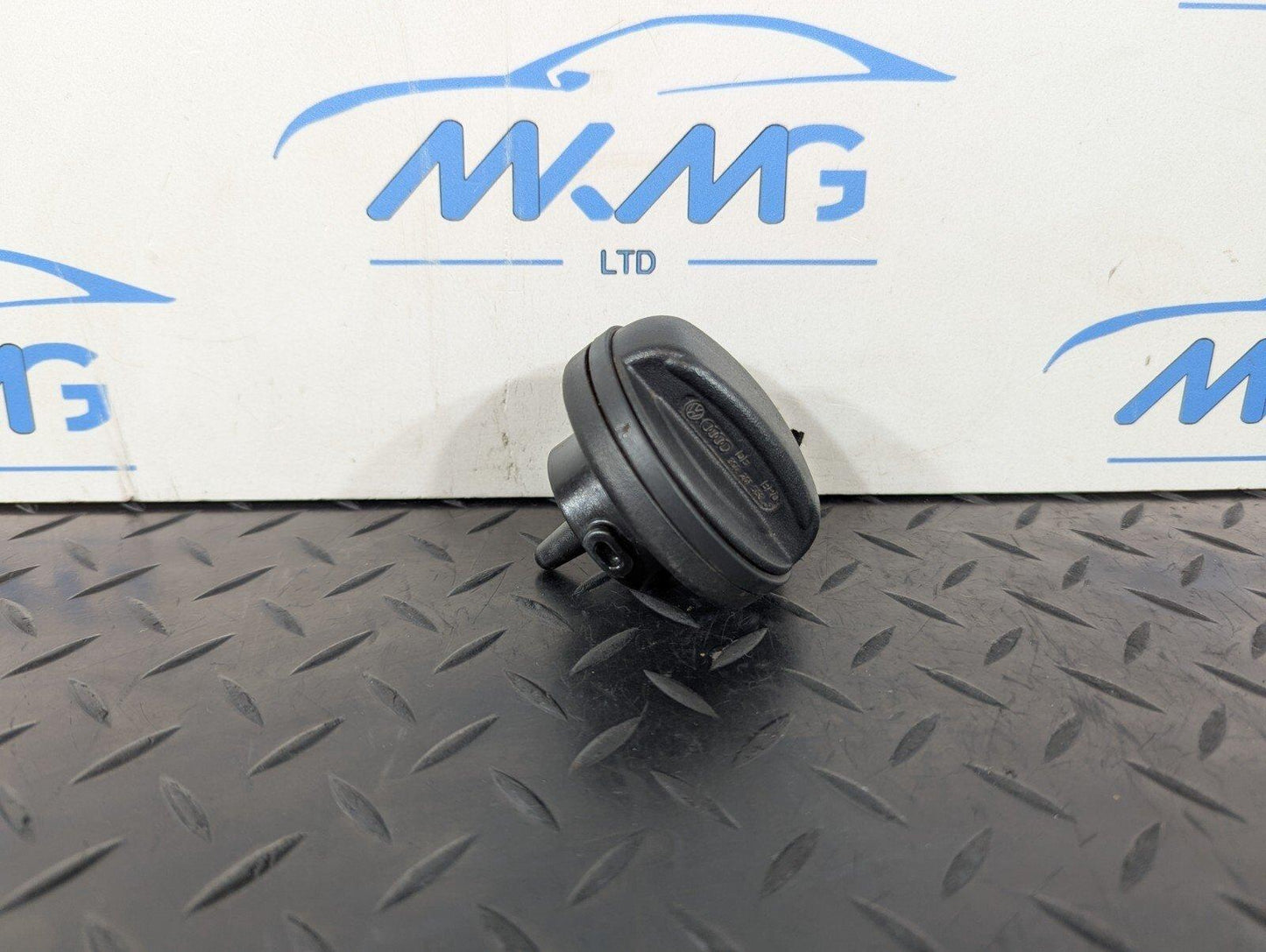 10-17 AUDI A8 4H GENUINE TANK CAP CLOSURE FUEL