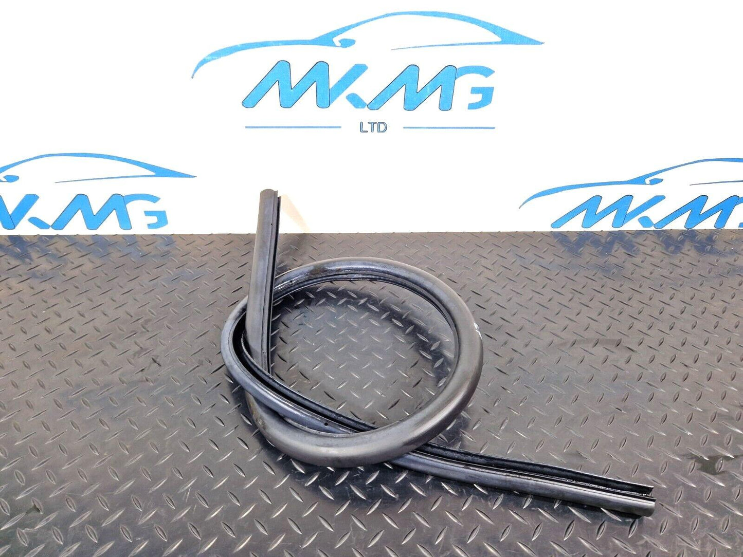 10-18 AUDI A7 4G S-LINE FRONT RIGHT OSF RUBBER WEATHER SEAL 4G8831707A