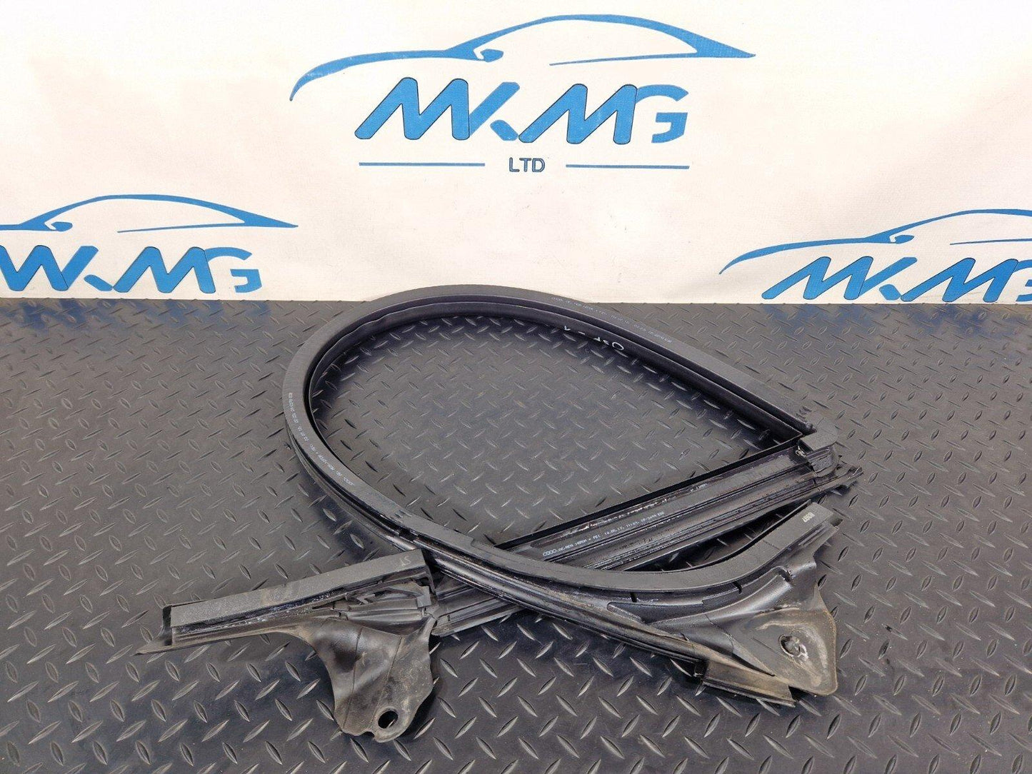 10-18 AUDI A7 4G S-LINE FRONT DOOR INNER SEAL RUBBER GASKET RIGHT O/S 4G8845354