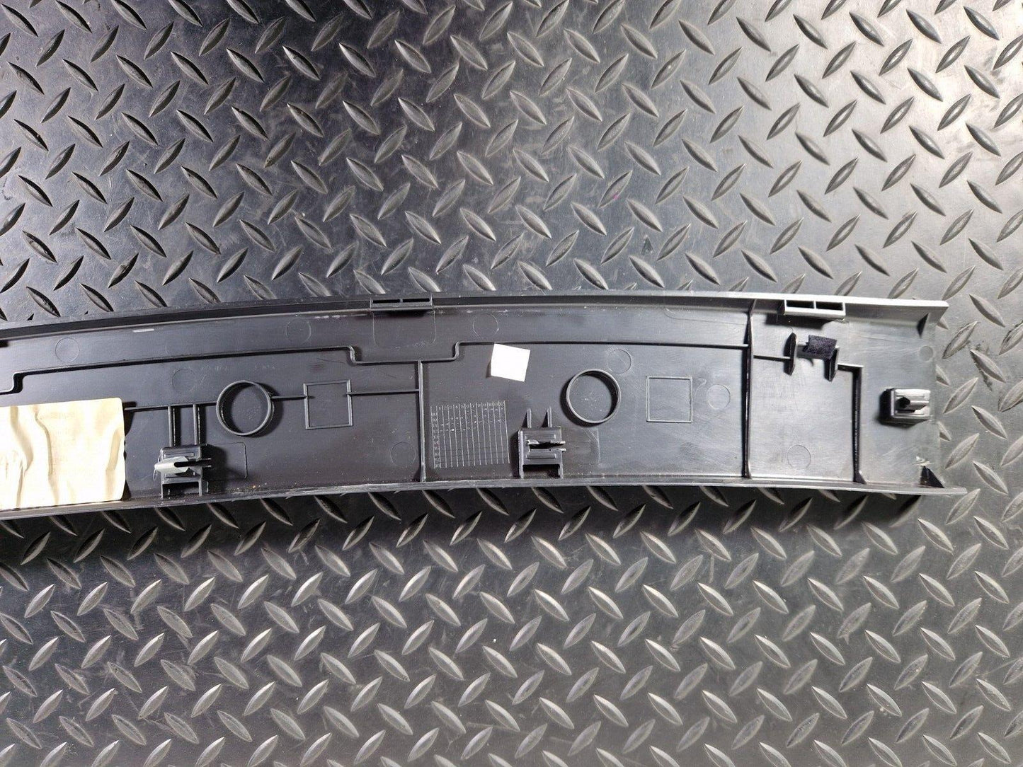 10-18 AUDI A7 4G S-LINE GENUINE CENTRE UPPER TAILGATE TRIM 4G8867606