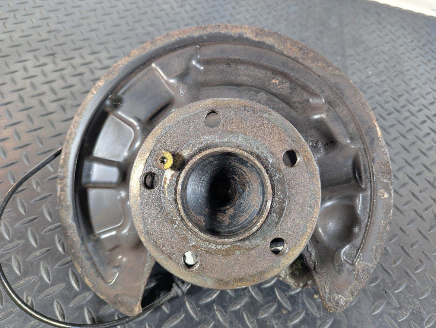 12-18 MERCEDES A B CLA W176 W246 C117 REAR RIGHT WHEEL HUB & BEARING A2460406