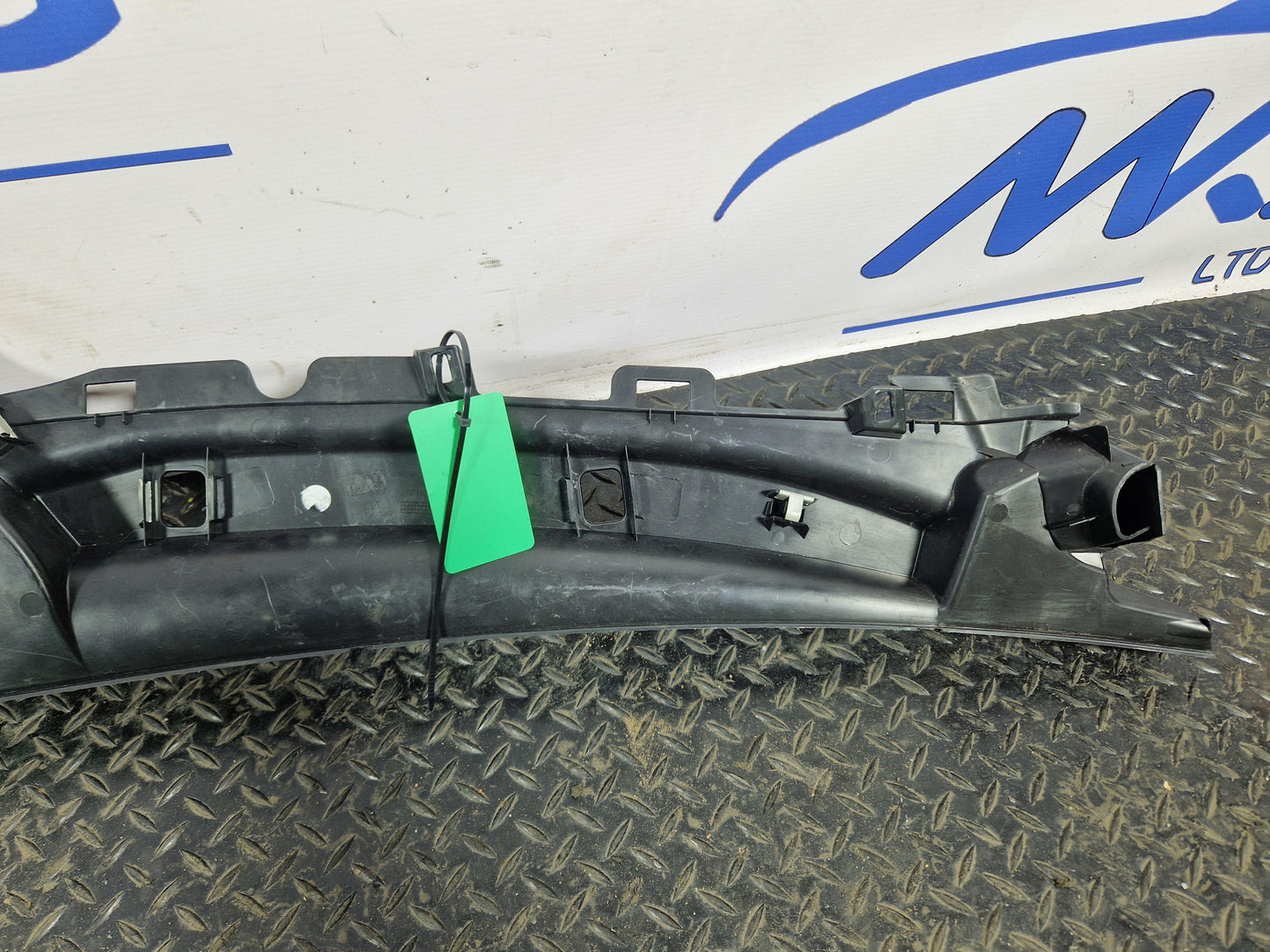 16-19 MERCEDES BENZ GLE W166 GENUINE WINDSCREEN SCUTTLE PANEL A1668300128