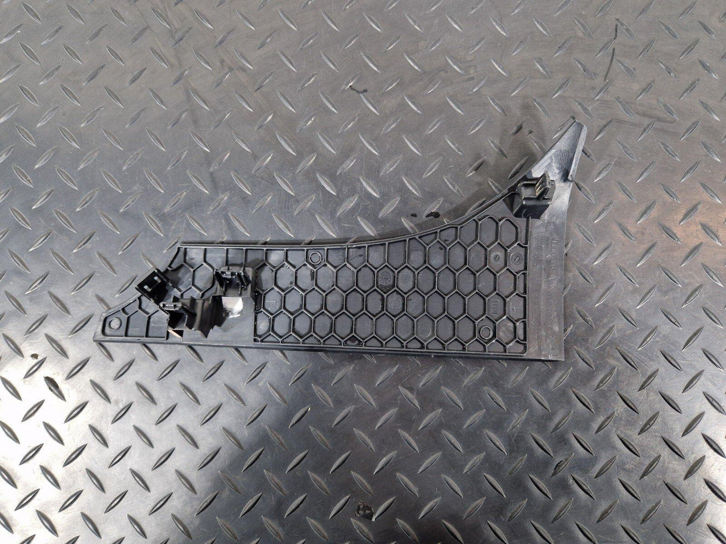18-ON MERCEDES BENZ SPRINTER W907 W910 RIGHT O/S LOWER TRIM PANEL A9106803200