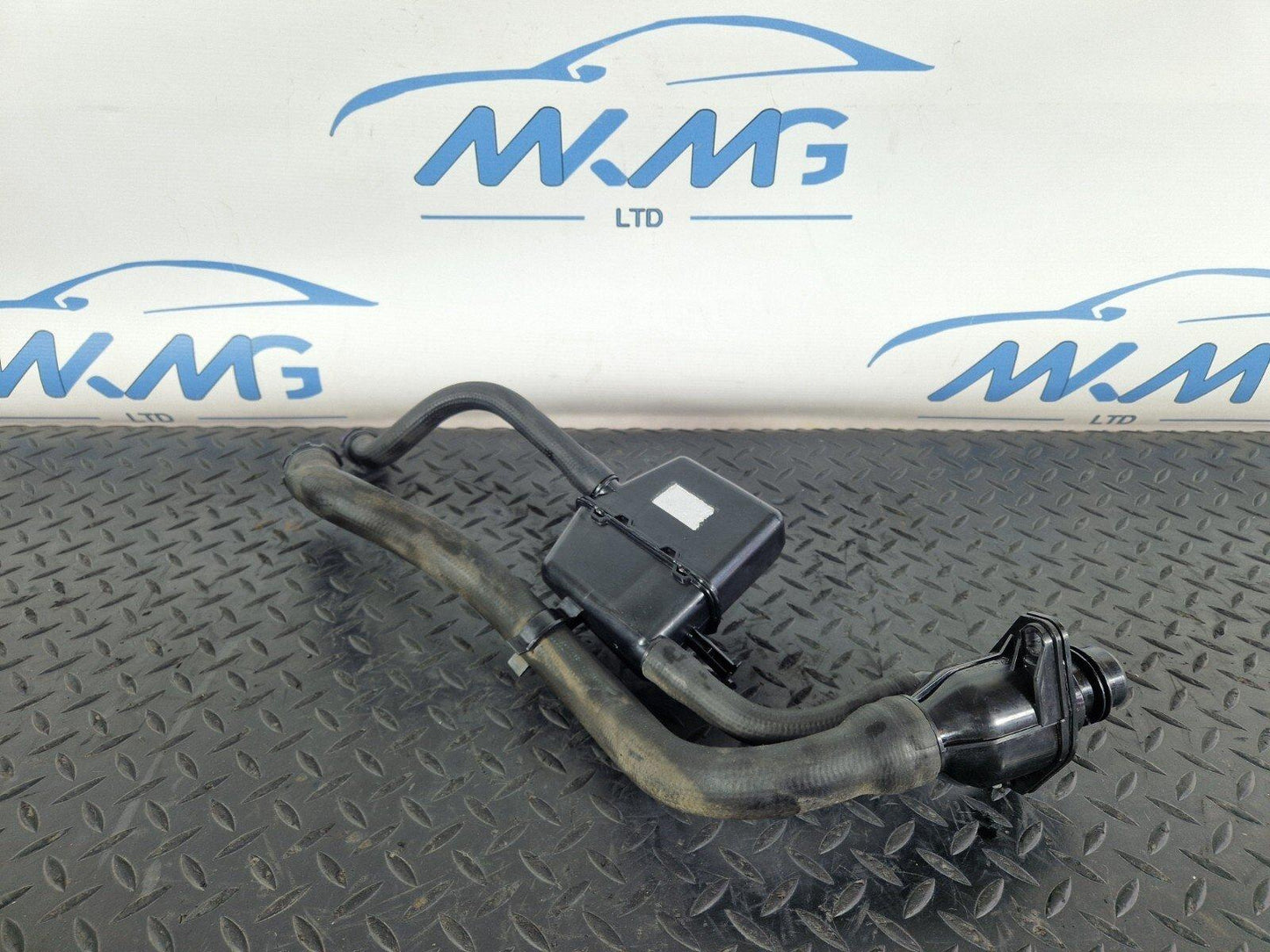 16-19 AUDI A4 B9 GENUINE ADBLUE TANK FILLING HOSES 8W0131963
