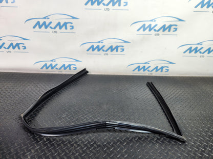 Land Rover Range Rover Evoque L551 Front Right Door Window Rubber Frame XC940