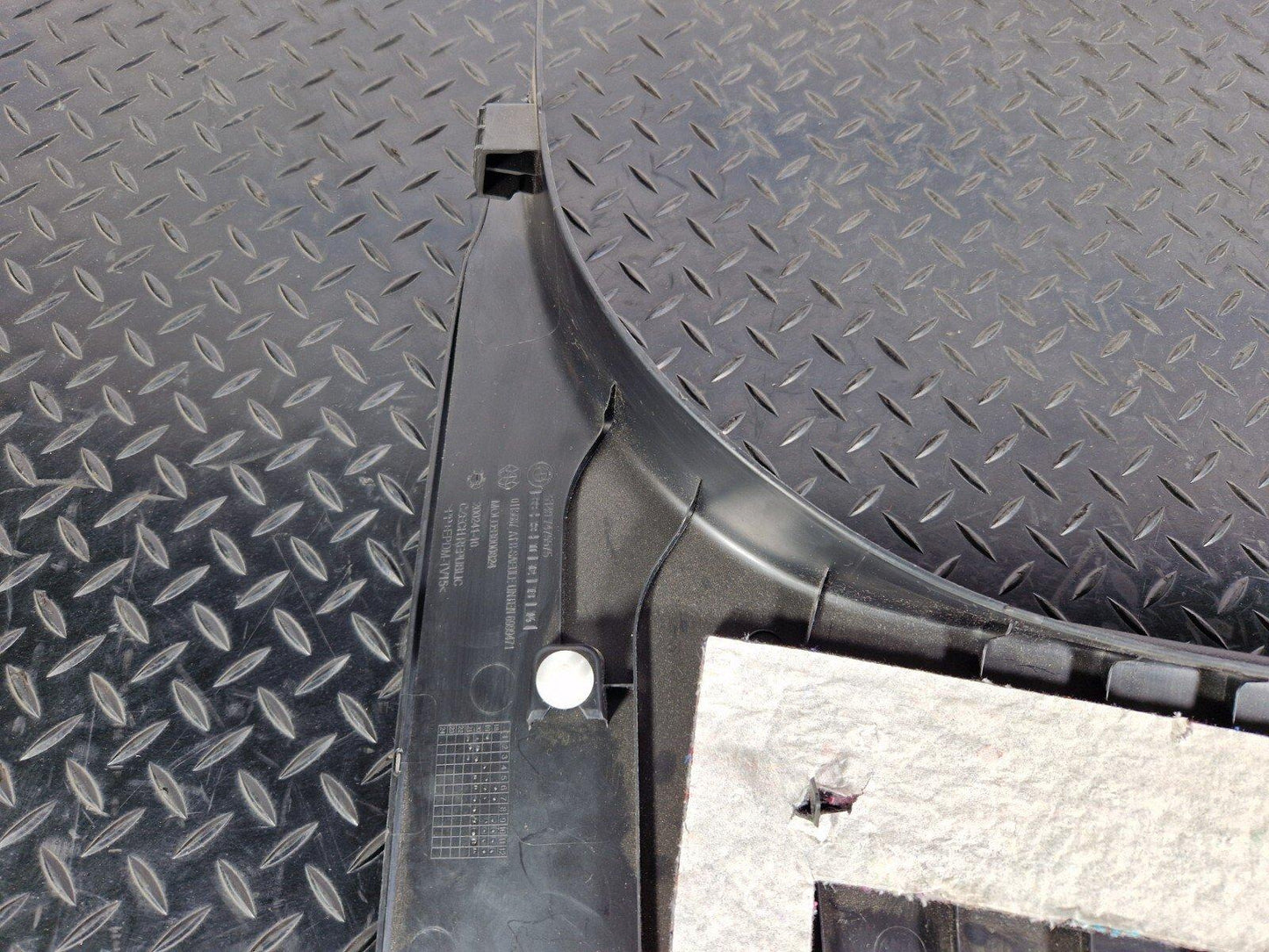 BMW 2 SERIES GRAN COUPE F44 COLUMN BOTTOM COVER LEFT SIDE B PILLAR TRIM 7475575