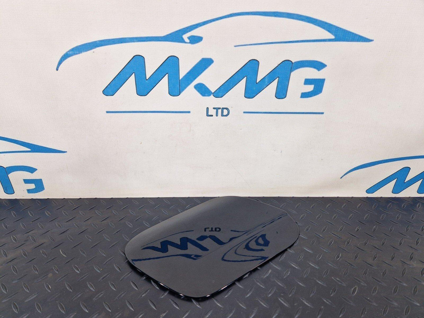 20-24 BMW 1 SERIES F40 FUEL TANK FILLER FLAP COVER IN JET BLACK 7454413