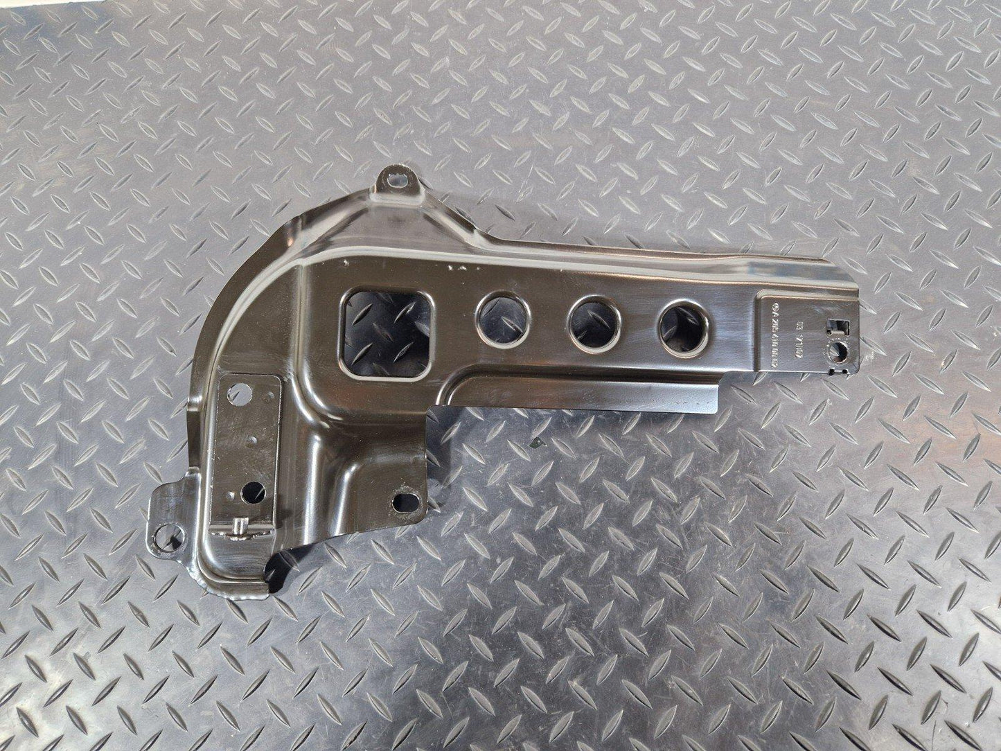 14-21 MERCEDES BENZ C200 W205 BOOT TRUNK FLOOR RIGHT SUPPORT BRACKET A2056100002