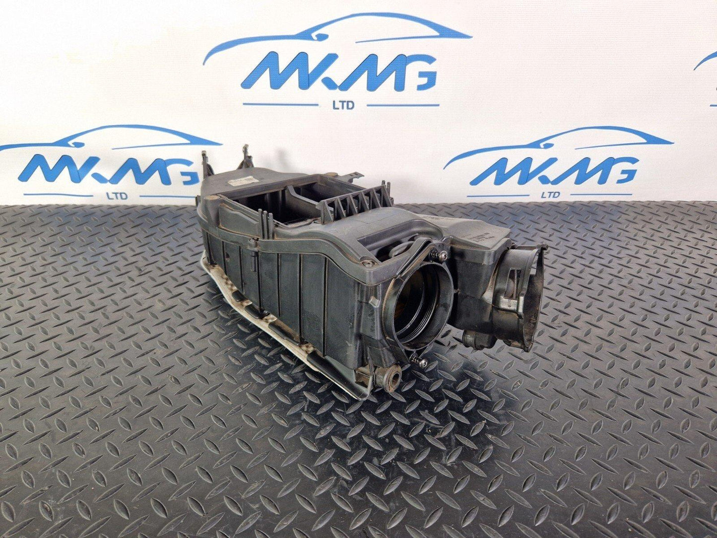 14-21 MERCEDES BENZ C300h W205 OEM AIR FILTER BOX A6510900700