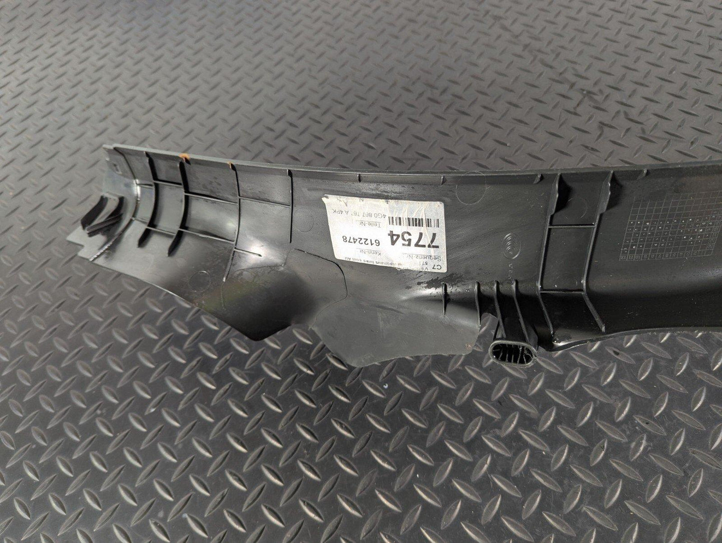 12-18 AUDI A6 C7 GENUINE REAR LEFT LOWER C PILLAR TRIM BLACK 4G0867767A