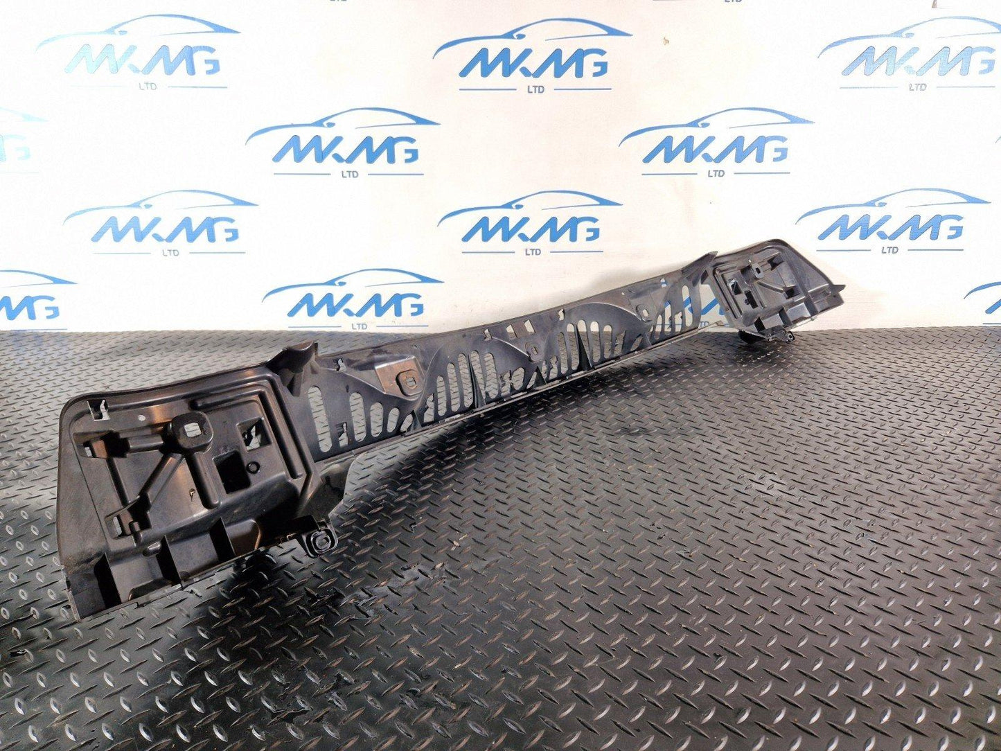 11-18 BMW 6 SERIES F13 REAR BUMPER MOUNT BRACKET CENTRE MIDDLE 7223161