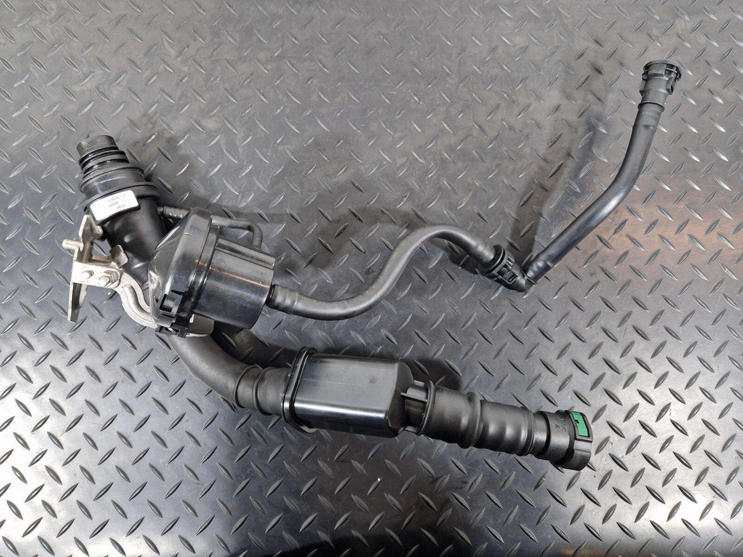 14-21 MERCEDES-BENZ C-CLASS C250D W205 FUEL TANK FILLER NECK PIPE A2054700426