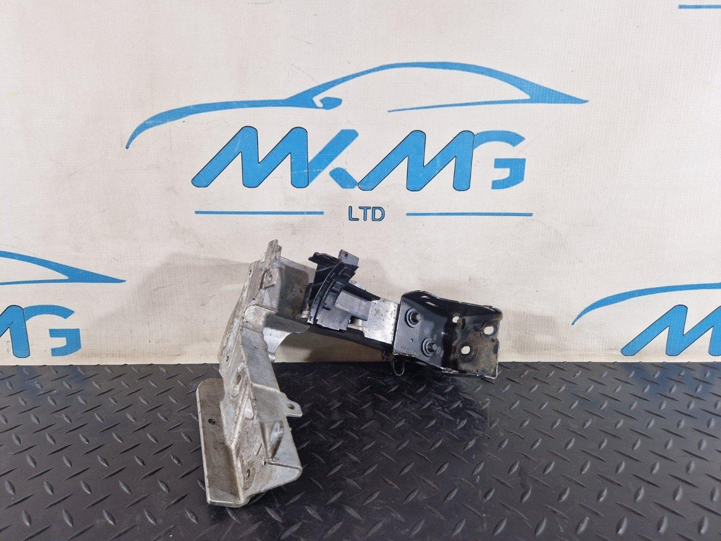 16-22 MERCEDES BENZ X253 FRONT LEFT SIDE RADIATOR BRACKET A2536210600
