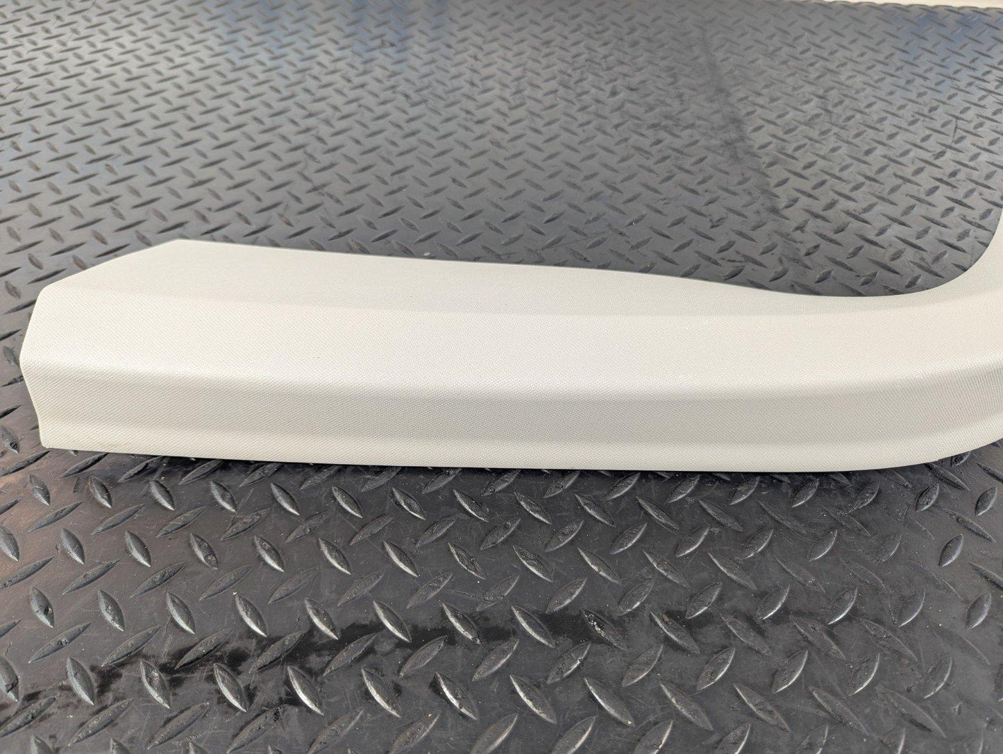 11-19 MERCEDES BENZ ML W166 GENUINE RHD TAILGATE TRIM A1667400271