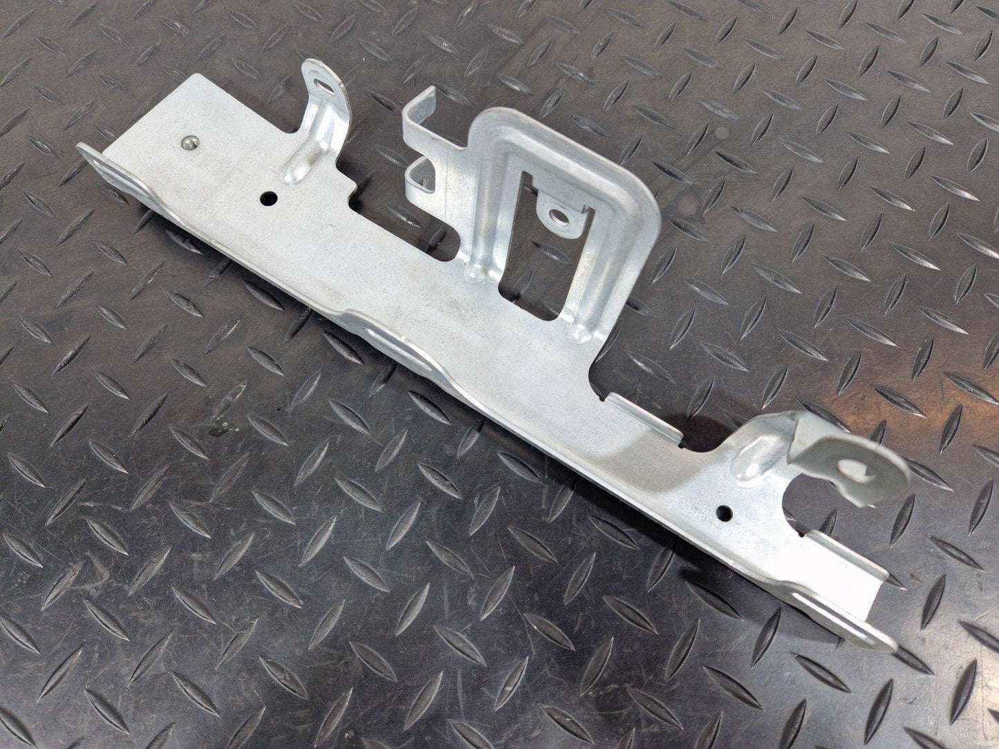 14-21 MERCEDES BENZ C220 W205 GENUINE LEFT SIDE N/S BOOT BRACKET A2056914300