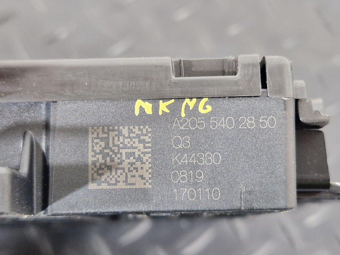 14-21 MERCEDES BENZ C200d W205 FUSE BOX RELAY MODULE POWER JUNCTION A2055402850