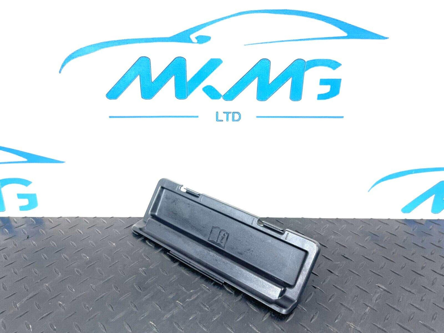 2019-ON  LAND ROVER DISCOVERY L550 GLOVE BOX TRIM K8D206040A